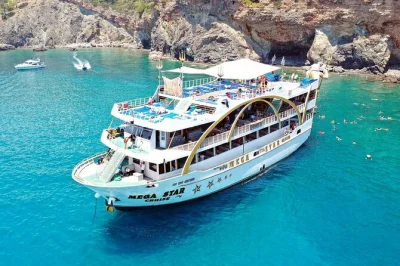 Navegue de antalya a kemer no barco mega star, nade nas baías de phaselis e cennet, aproveite a festa de espuma e relaxe com almoço incluso. transfer do hotel facilita tudo.