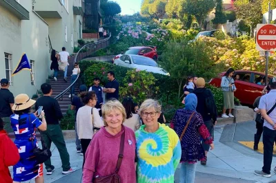 San francisco erleben: cable car fahren, painted ladies bewundern und durch chinatown schlendern – inklusive metrofahrten und lokalem guide mit pausen für kaffee.