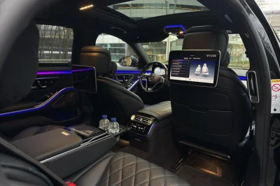 Land at schiphol airport & step right into a private car with a local driver—includes pickup, bottled water, and 70 min free waiting time. book your transfer now.