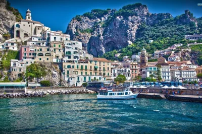 Erlebe die amalfiküste bei einem tagesausflug ab neapel mit traumhaften aussichtspunkten, zeit zum bummeln in amalfi und bequemer hin- und rückfahrt.