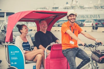 Bari en vélo-pousse : découvrez le château souabe, goûtez une glace artisanale, observez la fabrication des pâtes dans les ruelles anciennes. guide local inclus, dégustation comprise.