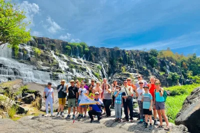 Scopri le cascate più spettacolari di da lat, scivola sul toboga più lungo d’asia, assaggia il caffè di zibetto alla piantagione me linh, con comodo pick-up in minivan condiviso.