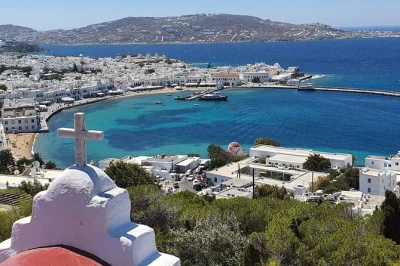 Découvrez le phare d’armenistis, flânez dans le village paisible d’ano mera et profitez des plages tranquilles de mykonos lors d’un tour privé avec transfert inclus.