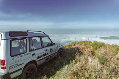 Madeira entdecken: private 4x4 jeep-tour mit flexiblem ablauf, lokale geschichten und abholung inklusive. vulkanpools, wälder, dörfer und mehr erleben.