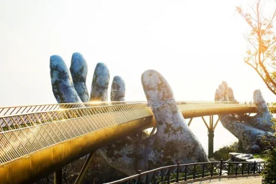 Viva ba na hills com passeios de teleférico, pagoda linh ung, vilas francesas, almoço buffet e jogos no fantasy park. transfer privativo saindo de da nang incluso.