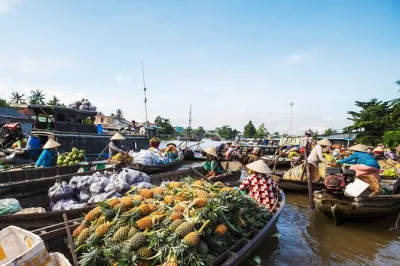 Mekong-delta, cai rang floating market: früh aufstehen, frische reisnudeln direkt vom boot probieren und vietnamesische bánh xèo pfannkuchen selbst zubereiten. inkl. hoteltransfer ab ho-chi-minh-st
