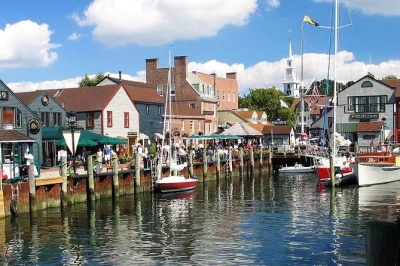 Start your newport day trip with a walking food & history tour—taste local favorites, hear stories from your guide, and explore hidden corners. includes lunch & drinks.