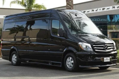 Von vancouver airport direkt in die berge: express-shuttle nach whistler mit kostenlosem wlan, freundlichen fahrern und unkomplizierter abholung am yvr.