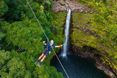 Erlebe den nervenkitzel über den kolekole wasserfällen auf big island – sieben ziplines mit meerblick, dichten dschungel und erfahrenen guides. inkl. ausrüstung und transfer zum check-in.