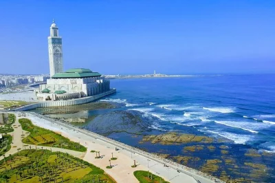Erlebe casablanca an einem tag – besuche die hassan-ii-moschee, schlendere über den platz der vereinten nationen und entspanne am strand der corniche. inklusive abholung.