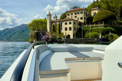 Découvrez le lac de côme depuis bellagio, admirez les villas emblématiques, savourez un prosecco italien à bord et profitez d’une baignade dans des eaux calmes. bateau privé, capitaine local et