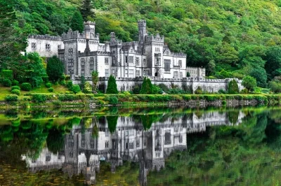 Sinta a essência selvagem de connemara em um passeio de um dia saindo de galway, com parada de 3 horas em kylemore abbey ou no parque nacional, histórias guiadas e vistas incríveis da sky road.