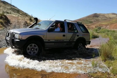 Découvrez la côte sauvage de l’algarve, silves et ses villages de montagne lors d’un tour en 4x4 d’une demi-journée. prise en charge à l’hôtel, guide local et eau fraîche inclus.