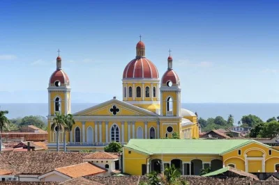 Parti all’alba per una gita in nicaragua da costa rica: visita il vulcano masaya, passeggia per le vie di granada, naviga tra le isole del lago nicaragua con pick-up e pasti locali inclusi.