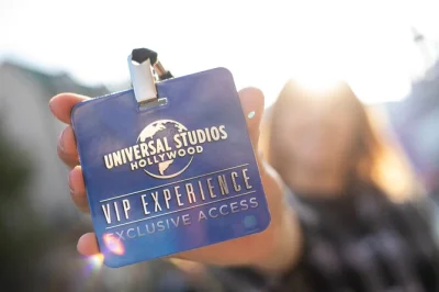 Sinta-se um insider em universal studios hollywood com acesso vip aos bastidores, entrada express ilimitada, almoço gourmet e guia local. inclui estacionamento com manobrista.