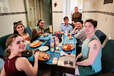 Scopri i veri tacos messicani e piatti tipici nel quartiere roma di città del messico. street food, mercati e una cena fatta in casa. prenota ora!