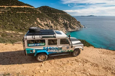 Descubre chia con un tour 4x4 por sus montañas, flamencos rosas y horas en las playas de su giudeu y cala cipolla. incluye guía, equipo de snorkel y recogida.