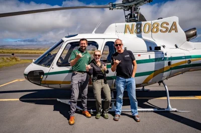 Erlebe die vulkane der big island aus der luft bei einem hubschrauberflug mit lokalen piloten – vorbei an orchideenfarmen und uralten lavafeldern. alle gebühren inklusive.