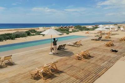 Vivez le soleil de la baja au beach club privé tierra sagrada à los cabos : buffet mexicain à volonté, dégustation de tequila, piscine et activités familiales. navette incluse.