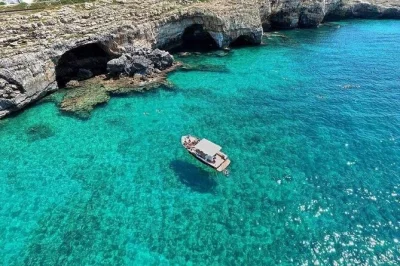 Santa maria di leuca, grottes de l’adriatique et de l’ionien, balade en bateau 3h, snorkeling inclus, histoires locales, prise en charge facile au port.