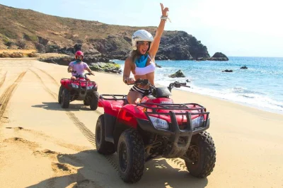 Scopri il lato selvaggio della baja con un tour in atv da cabo: sentieri nel deserto, spiaggia di migriño e degustazione di tequila. include pickup in hotel, attrezzatura e guida locale.