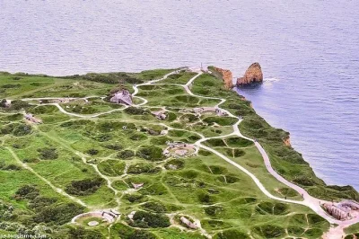 Explore a praia de omaha, conheça pointe du hoc e visite o cemitério americano da normandia em um passeio privado saindo de bayeux. inclui traslado, guia e transporte.