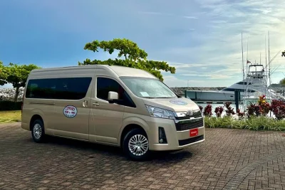 Évitez les files d’attente — voyagez de l’aéroport de san josé à jaco dans un van climatisé, avec wifi gratuit, prise en charge flexible et place pour 6 personnes. réservez votre transfert