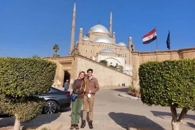 Descubre el cairo en un tour privado por el cairo antiguo, la iglesia colgante, la ciudadela de saladino y la mezquita de mohamed ali, con recogida en hotel y guía experto.