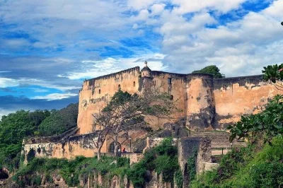 Découvrez mombasa, fort jesus et haller park lors d’une visite privée avec déjeuner fruits de mer, prise en charge à l’hôtel et guide local. réservez vite !