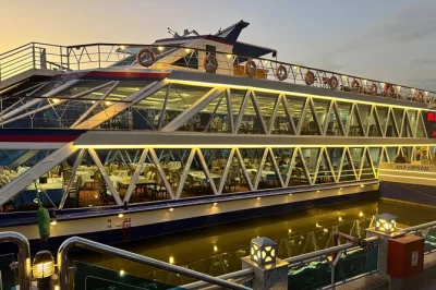 Disfruta de una cena buffet en un crucero nocturno por el nilo en el cairo, con shows en vivo de danza del vientre y tanoura, más recogida y regreso al hotel para una noche sin preocupaciones.