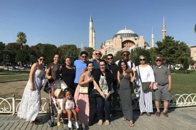 Scopri il cuore di istanbul con una guida privata—visita hagia sophia, moschea blu, cisterna basilica e gran bazaar. orari flessibili inclusi.