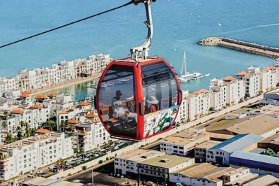 Erlebe agadir von oben mit der seilbahn zur kasbah oufella, schlendere über den lebhaften souk el had und entdecke die geheimnisse des berber-arganöls – inklusive abholung vom hotel.