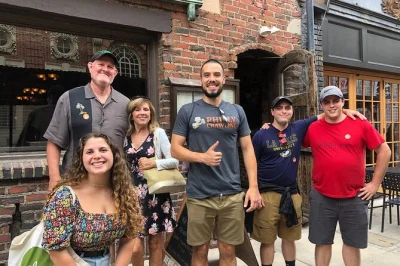 Erlebe philadelphia old city bei einer kleinen kneipentour mit vier legendären bars, spannenden geschichten und einem lokalen guide voller insiderwissen.