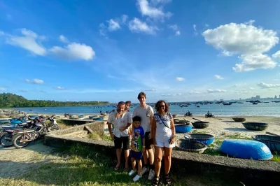 Scopri le montagne di marmo di da nang, la spiaggia di my khe, lo street food autentico e una crociera al tramonto sul fiume han. tour privato o in piccoli gruppi.