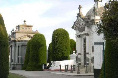 Erlebe patagoniens geschichte bei einem tagesausflug ab punta arenas – erkunde fort bulnes, bewundere die magellanstraße, besuche den berühmten friedhof und genieße den komfort mit abholung vom h