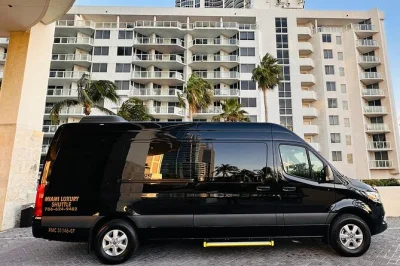Miami flughafen, hafen & hotel: privater shuttle für bis zu 14 personen, gepäck inklusive, mit persönlichem fahrer und flexiblem abholservice.