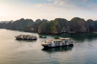 Descubre las bahías de halong y lan ha en un crucero 5 estrellas con kayak, visitas a cuevas y cenas al atardecer. suite con balcón privado, todas las comidas y guía local incluidos.
