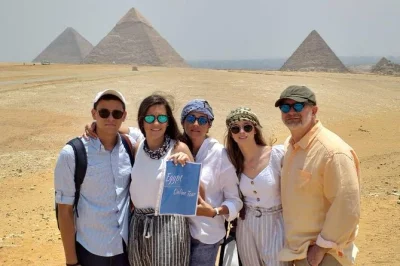 Explorez les pyramides de memphis, sakkara et dahchour lors d’une excursion privée d’une journée au départ du caire. comprend prise en charge à l’hôtel, guide expert, billets d’entrée et