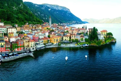 Descubra o lago de como com passeio de ferry, explore varenna e bellagio, prove queijos locais e aproveite transporte e guia em grupo saindo de milão.
