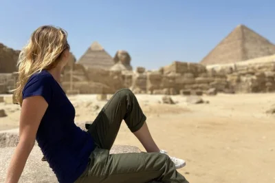 Feel the ancient energy at giza’s pyramids, stand before the sphinx, and share a local lunch—private tour with hotel pickup and expert egyptologist guide.