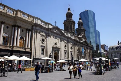 Découvrez santiago comme un local—visitez le marché la vega, bellavista, la plaza de armas, et montez en téléphérique au cerro san cristóbal. guide privé. réservez votre visite de la ville !
