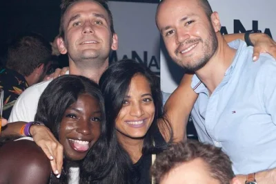 Vive la noche de madrid con un pub crawl guiado: visita 4 bares, entra vip a un gran club y disfruta de shots gratis. conoce viajeros de todo el mundo, todo incluido.