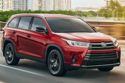 Da luxor a hurghada con transfer privato, pickup in hotel, aiuto con i bagagli e acqua in bottiglia. viaggia comodo e senza stress con un autista locale amichevole.