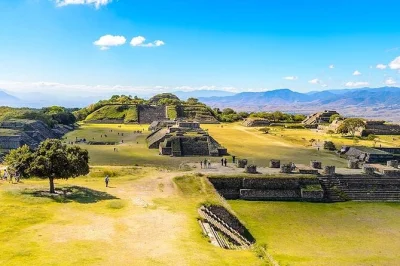 Monte albán, artigiani di oaxaca, degustazione di mezcal e pranzo a buffet: vivi la storia zapoteca, scopri i laboratori di san antonio arrazola e gusta i sapori locali. trasporto incluso.