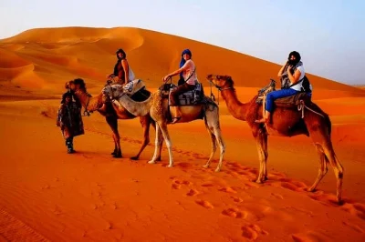 Marokko entdecken: Über die atlasberge, kamelritt durch merzougas dünen, Übernachtung im berberlager und begegnungen mit nomaden – 4 tage von marrakech nach fes mit hotelabholung.