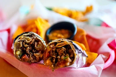 Mission district san francisco: food tour mit burritos, italienischen subs, eis und farbenfrohen murals – inklusive geschichten und allen verkostungen.