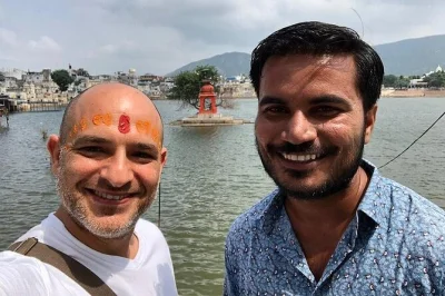 Découvrez pushkar, ses temples anciens, ses ghats paisibles et savourez un masala chai avec un guide local. transfert, entrées et douceurs traditionnelles inclus.