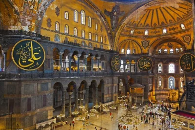 Scopri istanbul con la visita alla hagia sophia, la moschea blu, un pranzo a besiktas e una crociera sul bosforo. trasferimenti e ingressi inclusi.