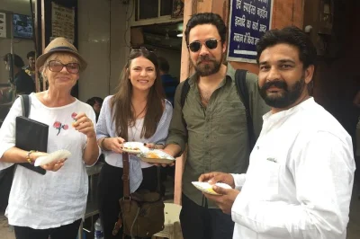 Laissez-vous séduire par la vieille ville de jaipur : dégustez des douceurs légendaires, partagez un chai avec les locaux et explorez les bazars avec un guide passionné. dégustations, dessert et 