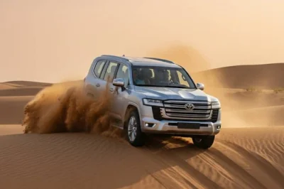 Erlebe dubais wüste mit aufregendem dune bashing, kamelritt, atemberaubendem sonnenuntergang, live-shows und einem leckeren bbq. inklusive abholung und lokalem guide.